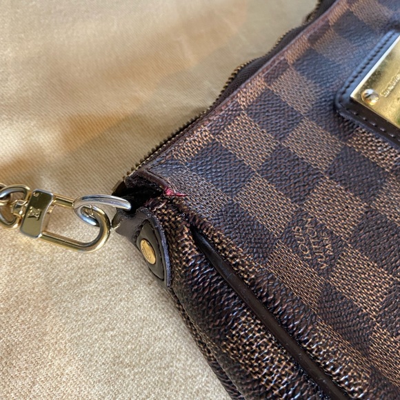 Louis Vuitton Damier Ebene Eva Clutch - Picture 5 of 15